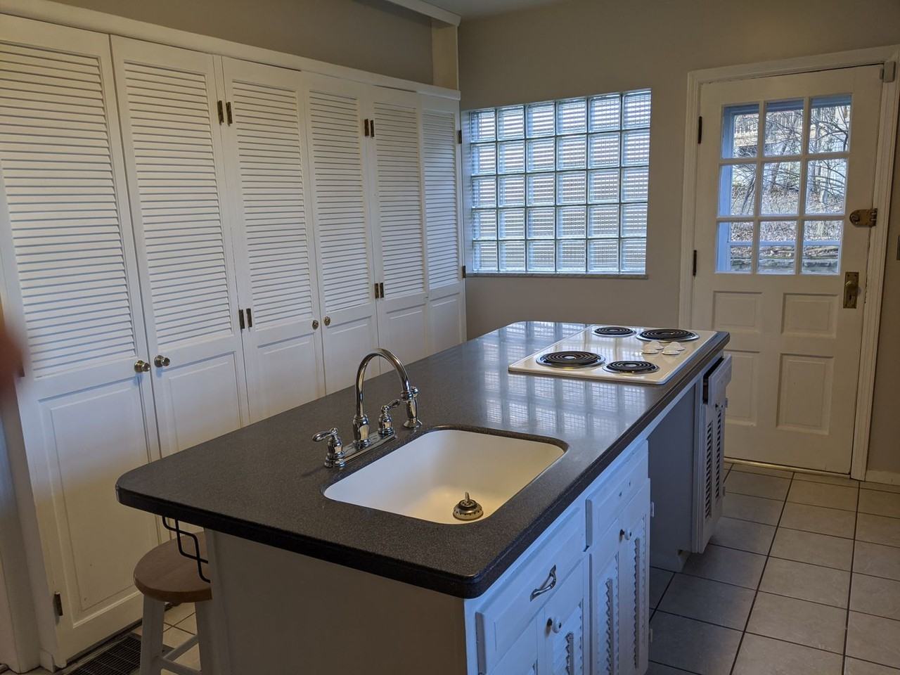 3925 Clifton Ave - Photo 6 of 16