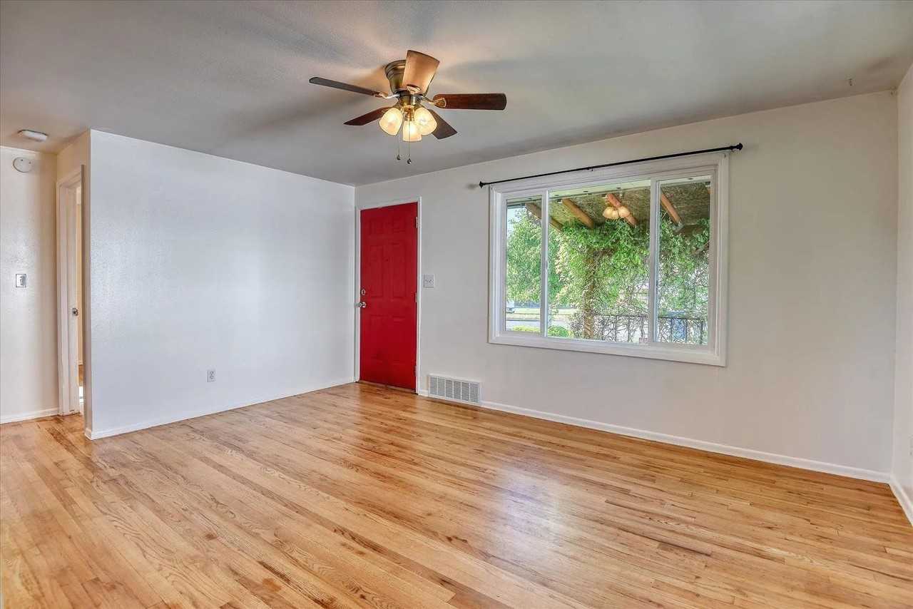 3015 W Eloika Ave - Photo 4 of 16