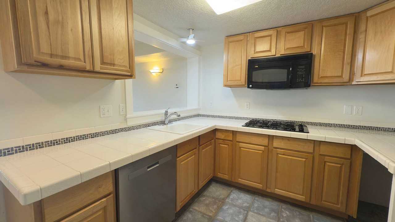 1320 Madison Ave - Photo 2 of 16