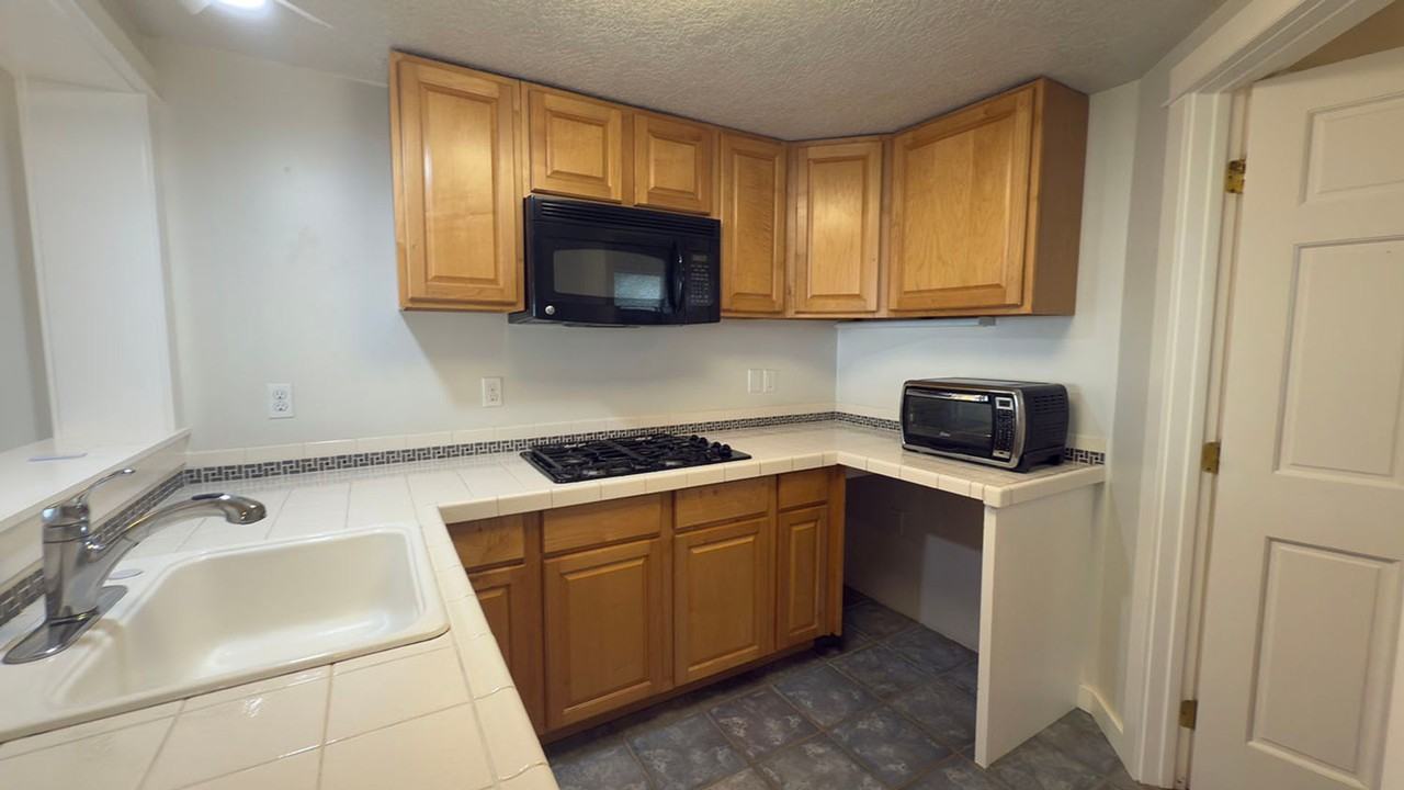 1320 Madison Ave - Photo 4 of 16