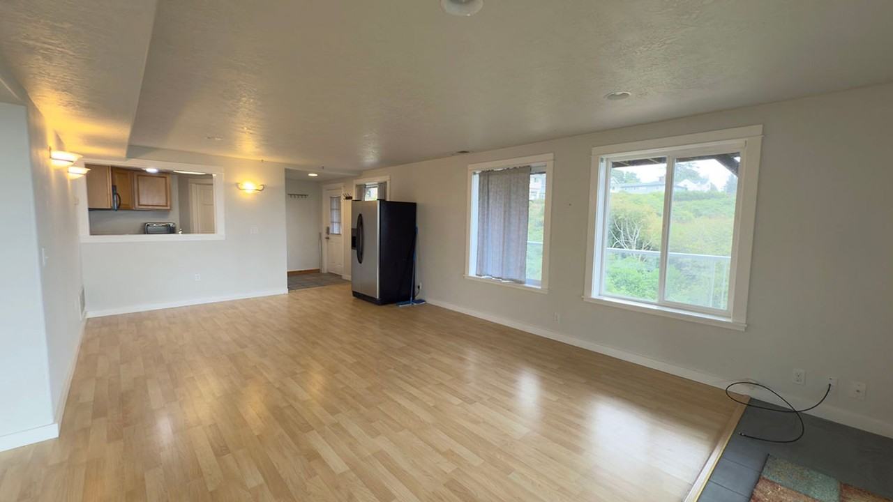 1320 Madison Ave - Photo 7 of 16