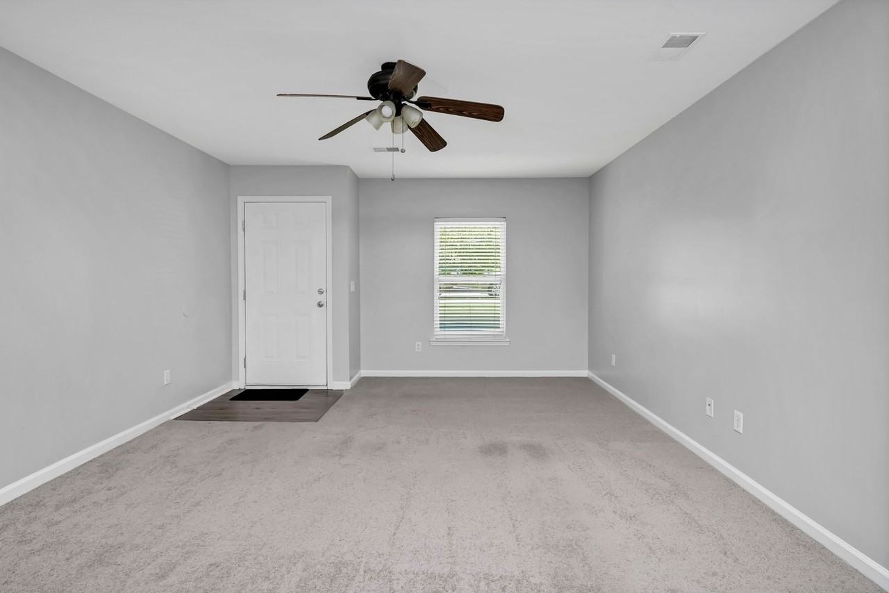 141 Wigmore Ln - Photo 4 of 38