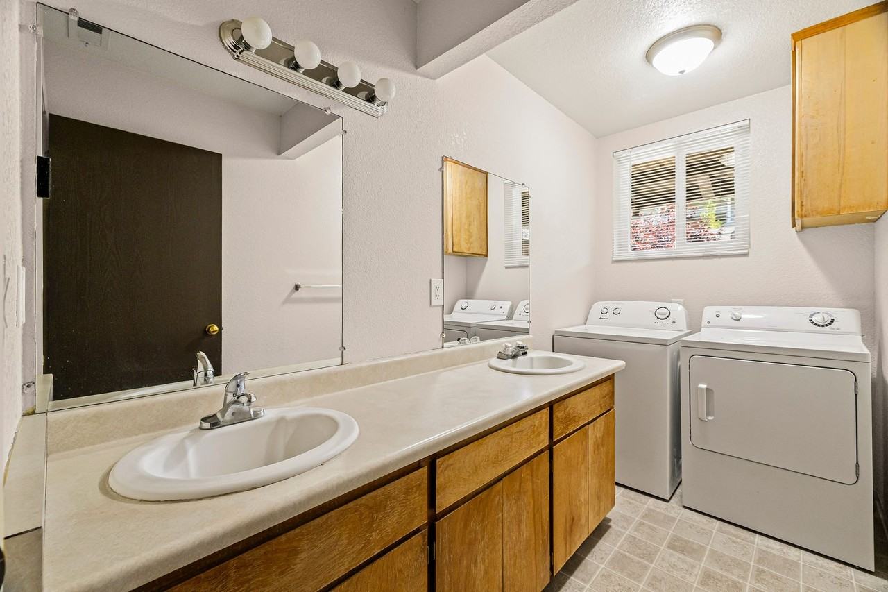 0712 - 1263 N Cedar St - Photo 7 of 35