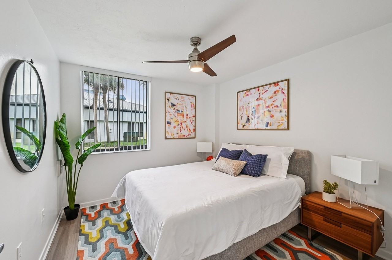 Uptown 22 - Photo 3 of 25