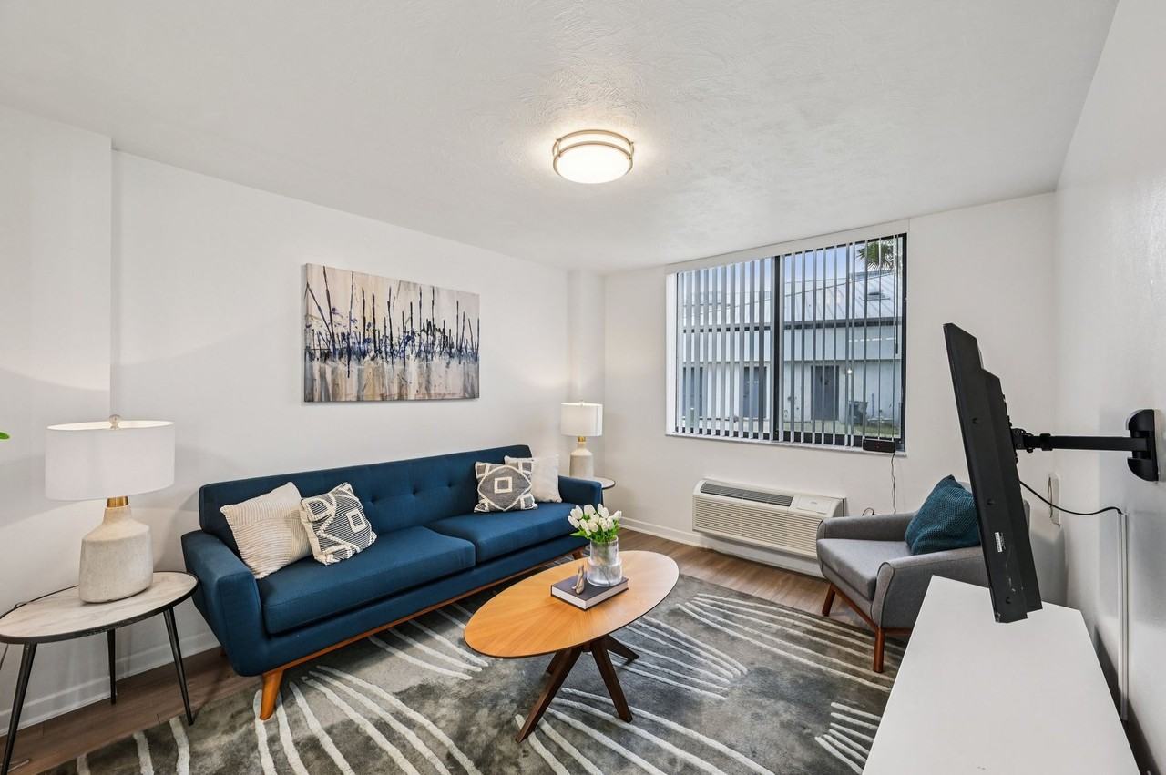 Uptown 22 - Photo 4 of 25