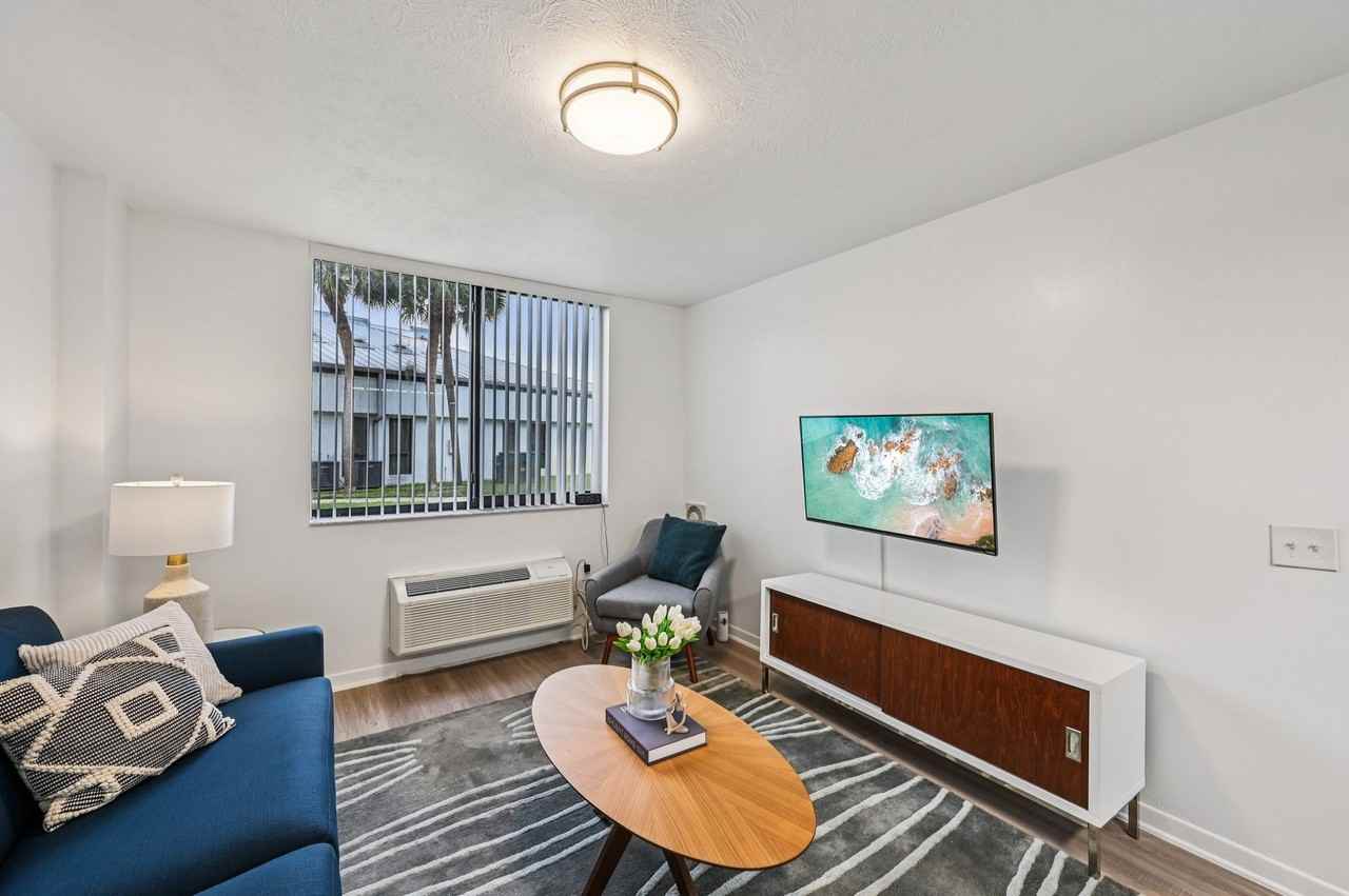 Uptown 22 - Photo 5 of 25