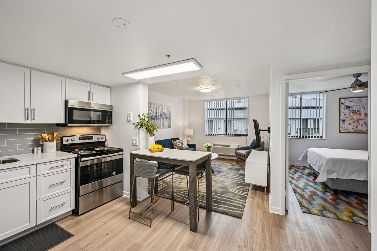 Uptown 22 - Photo 6 of 25