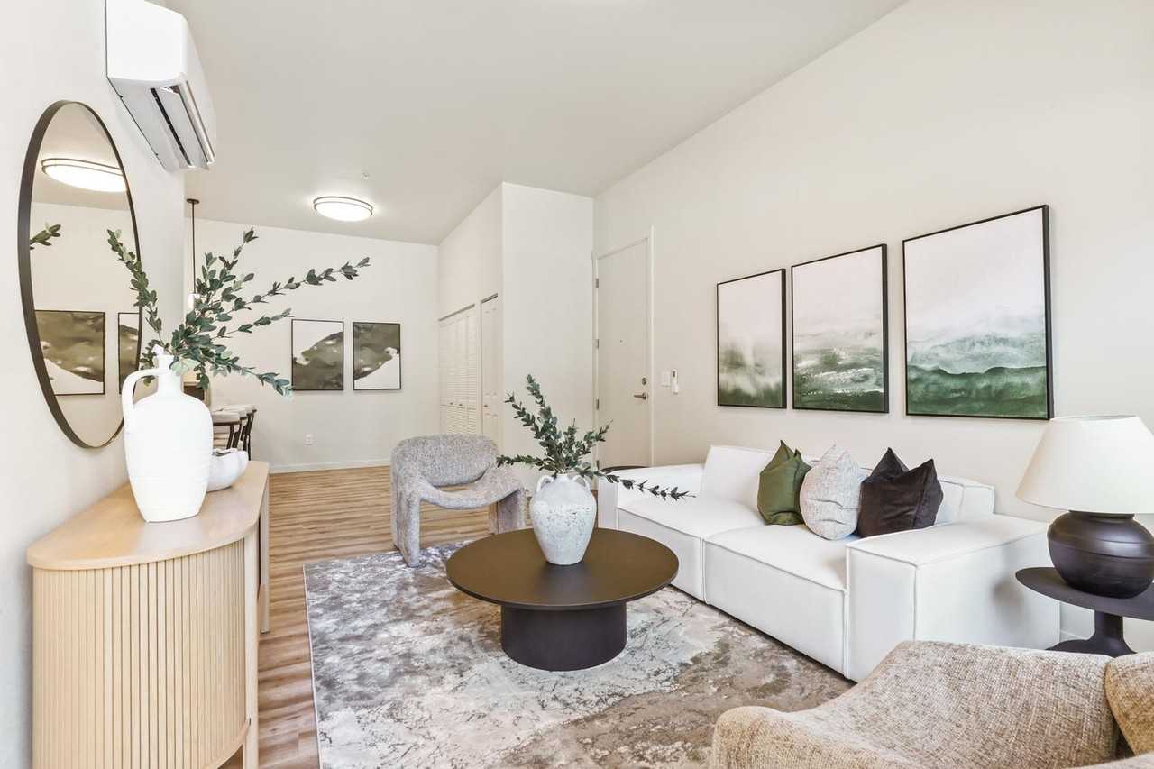 Jen's Pointe Apartment - Photo 2 of 50