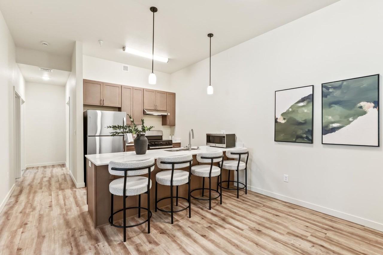 Jen's Pointe Apartment - Photo 3 of 50