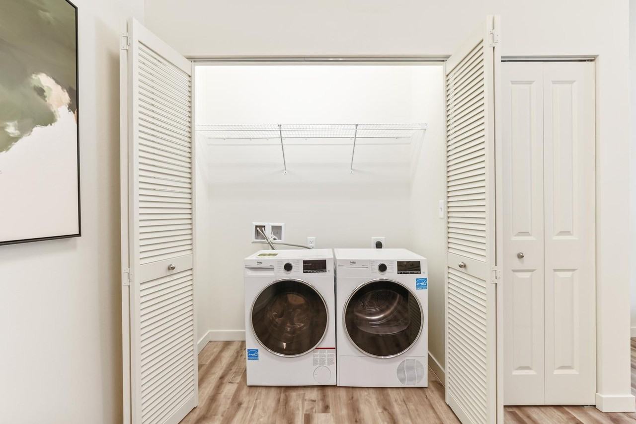 Jen's Pointe Apartment - Photo 4 of 50