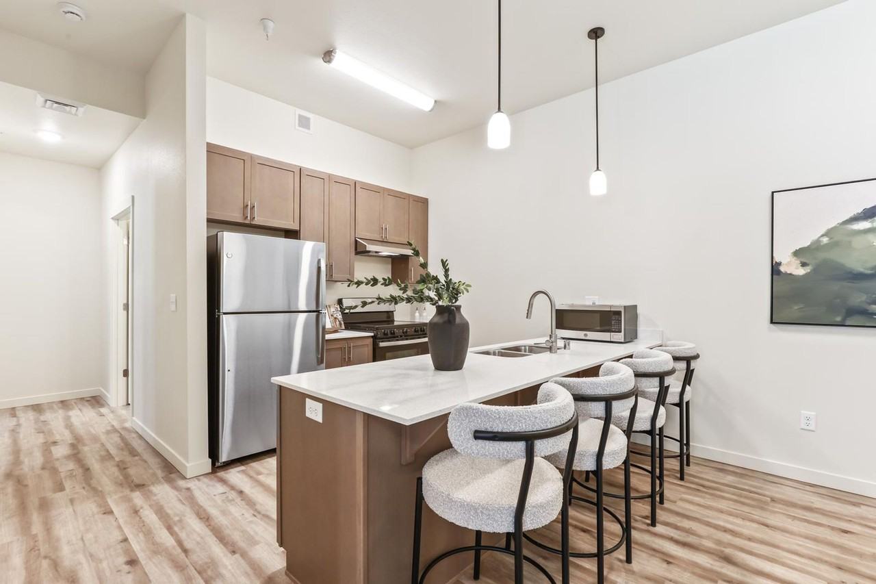 Jen's Pointe Apartment - Photo 5 of 50