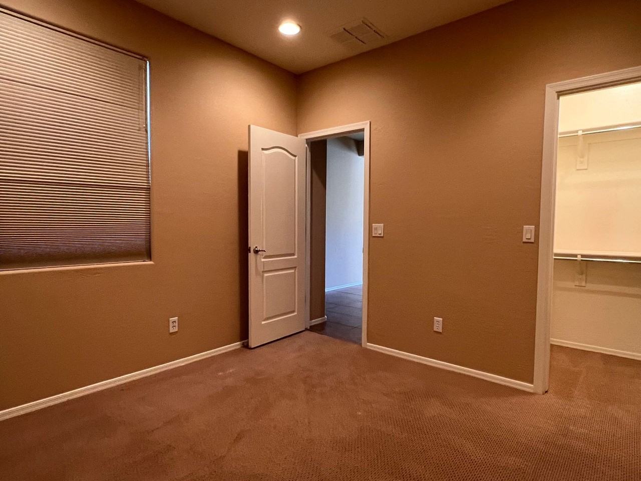 6631 S Classic Way - Photo 7 of 40