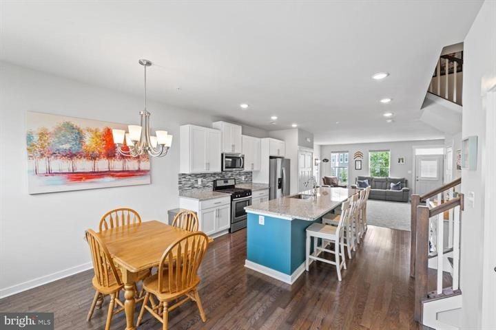 1304 Sandoval Ct - Photo 2 of 15