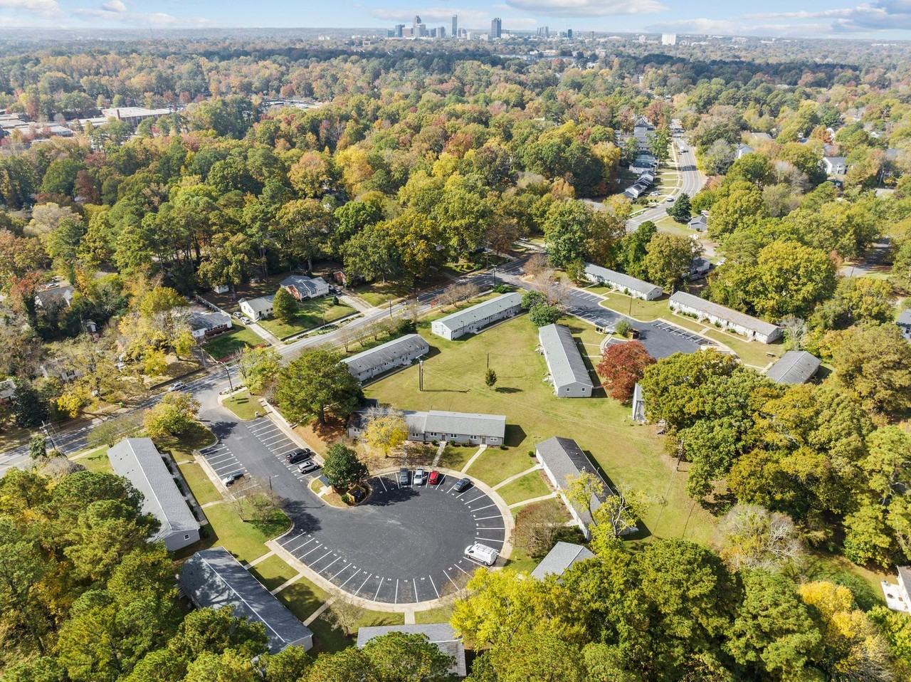 Longview Village Apartments - Photo 5 of 38