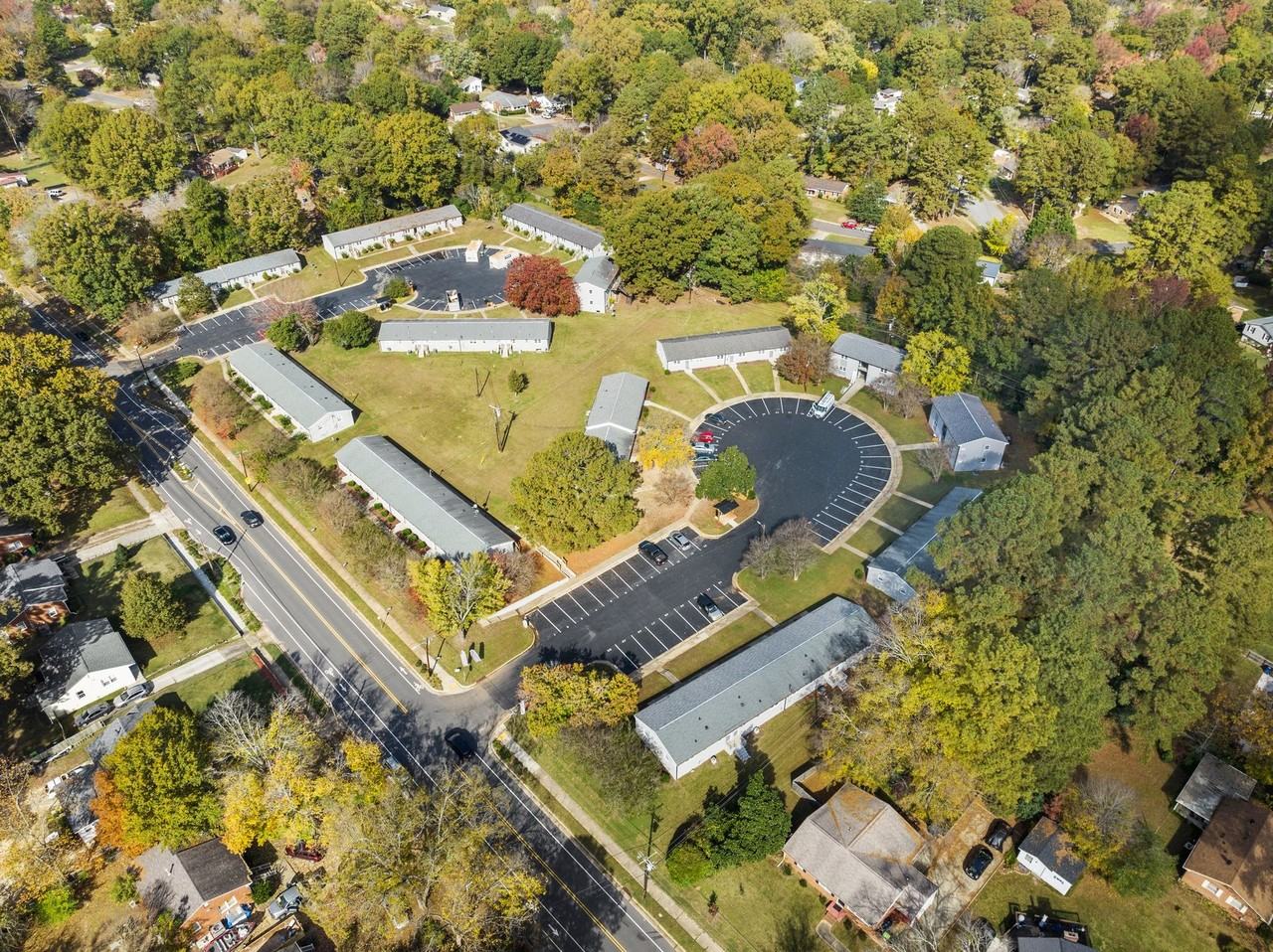 Longview Village Apartments - Photo 6 of 38