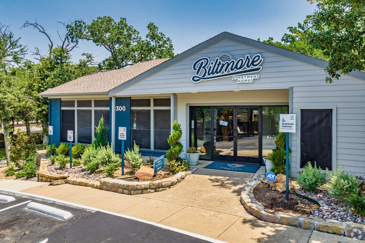 Biltmore - Photo 3 of 14