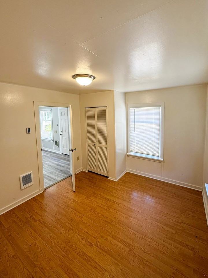 11224 Rhody Dr #1 - Photo 4 of 6