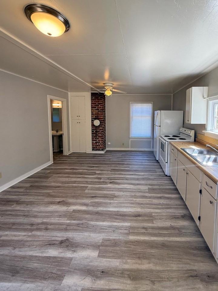 11224 Rhody Dr #1 - Photo 5 of 6
