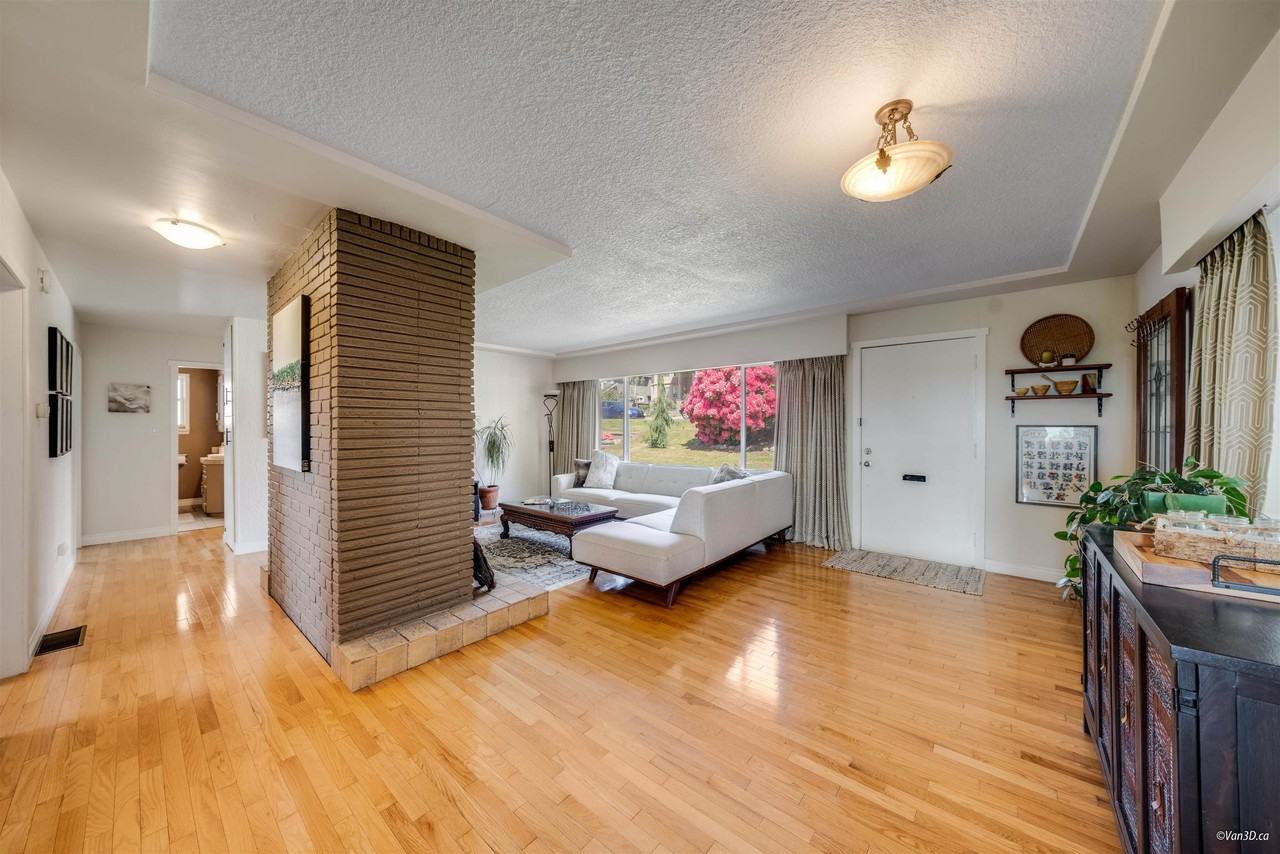 916 Stewart Avenue - Photo 2 of 24