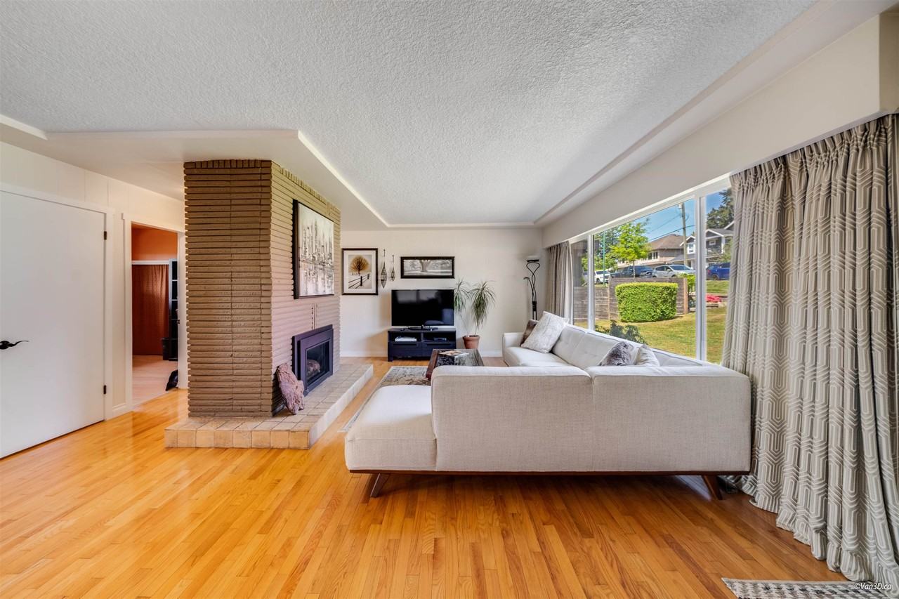 916 Stewart Avenue - Photo 3 of 24