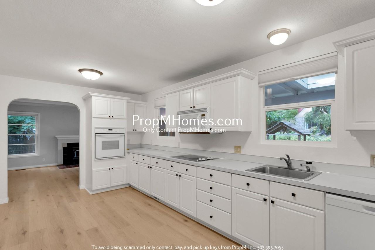 776 C Ave - Photo 6 of 31