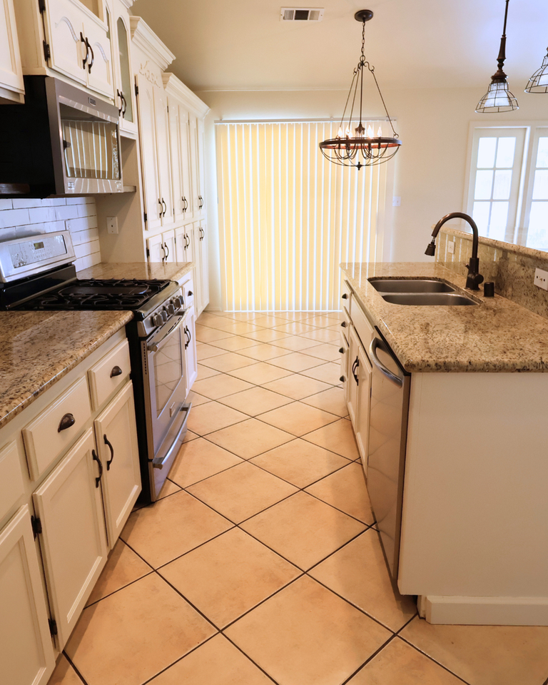 10013 Roehampton Ave - Photo 2 of 29