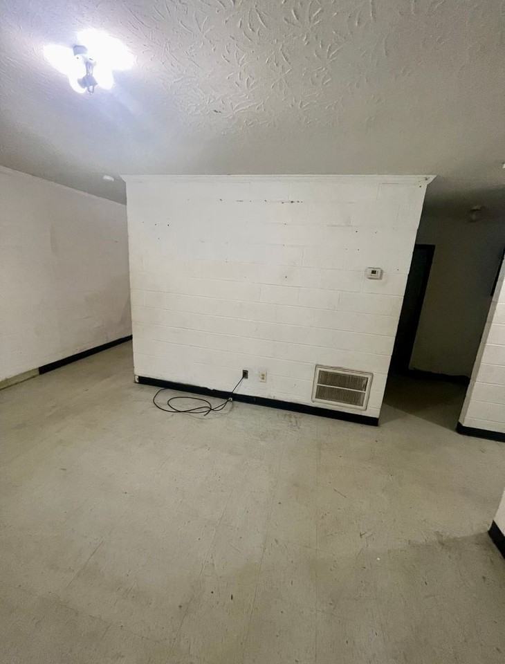 386 E Gordon Ave - Photo 5 of 9