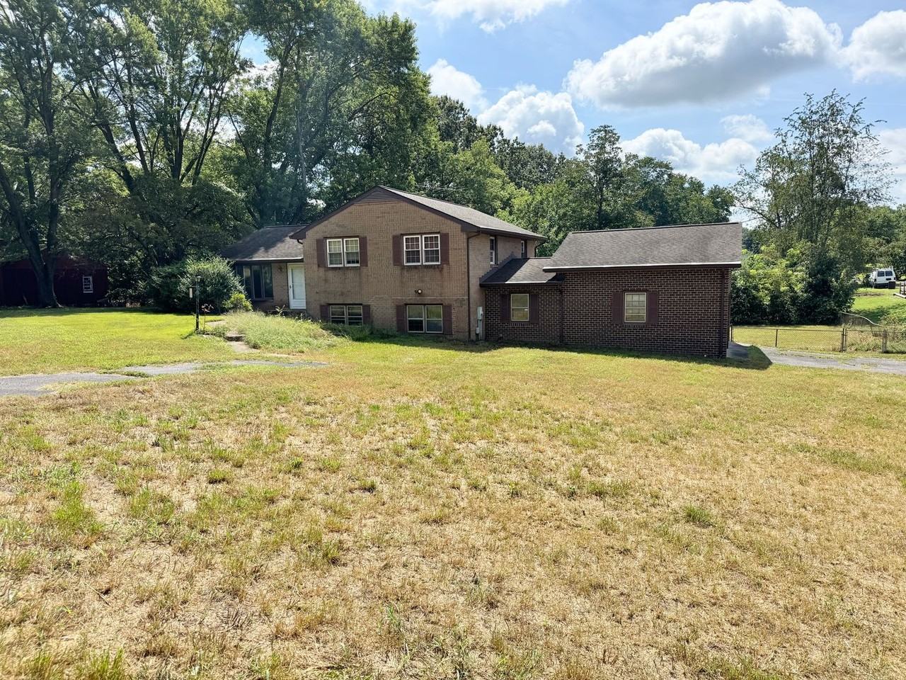 11124 Dahlgren Rd - Photo 3 of 20