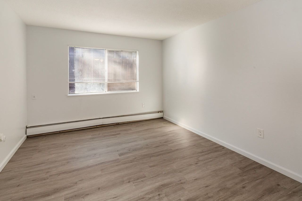 Applewood Apartments - Photo 4 of 7