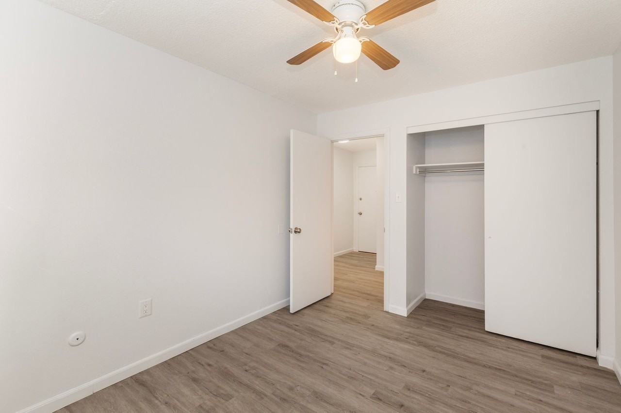 Applewood Apartments - Photo 5 of 7