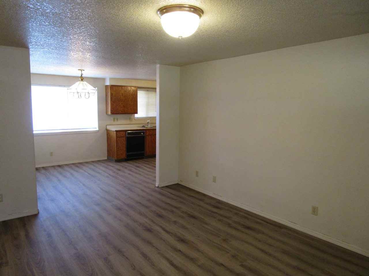 101 Nw Ivy St - Photo 2 of 10