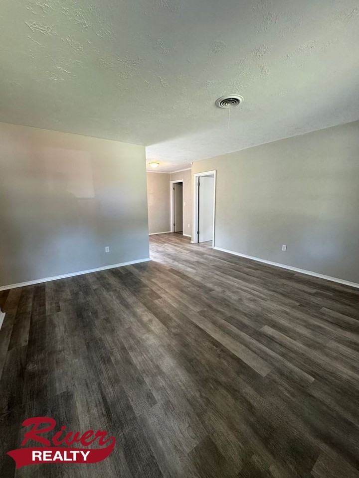 3712 Oslo Rd - Photo 2 of 16