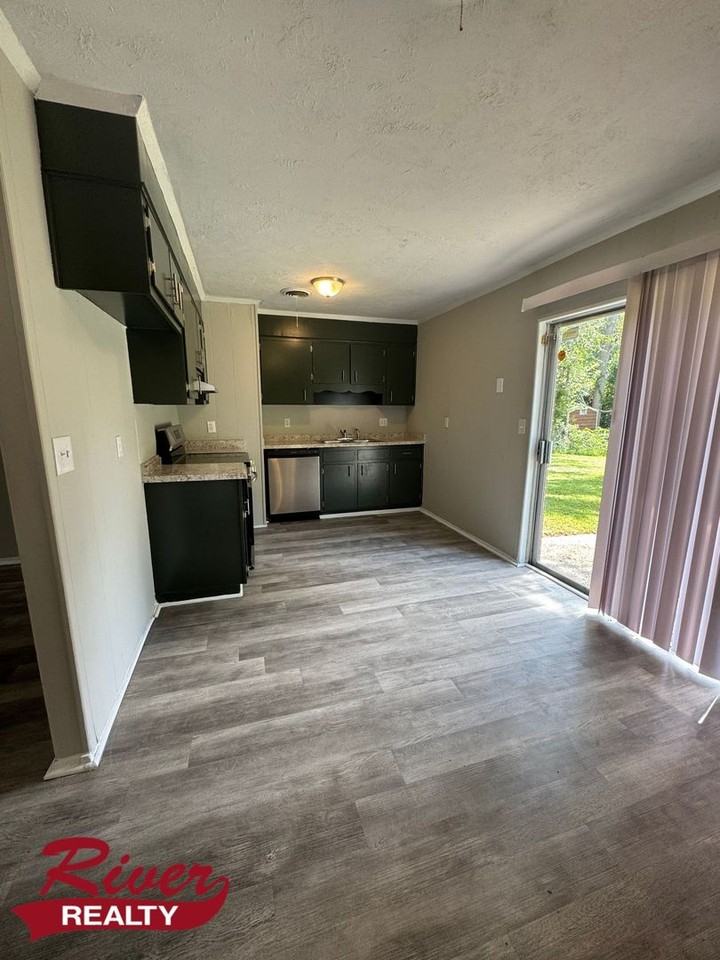 3712 Oslo Rd - Photo 3 of 16