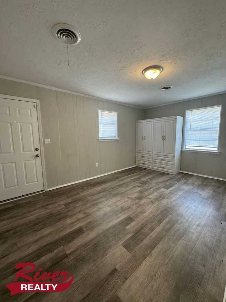 3712 Oslo Rd - Photo 6 of 16