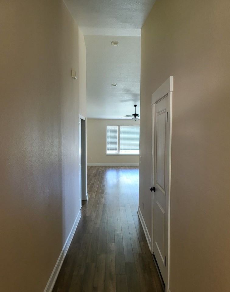 547 Ne Fern Ave - Photo 3 of 30