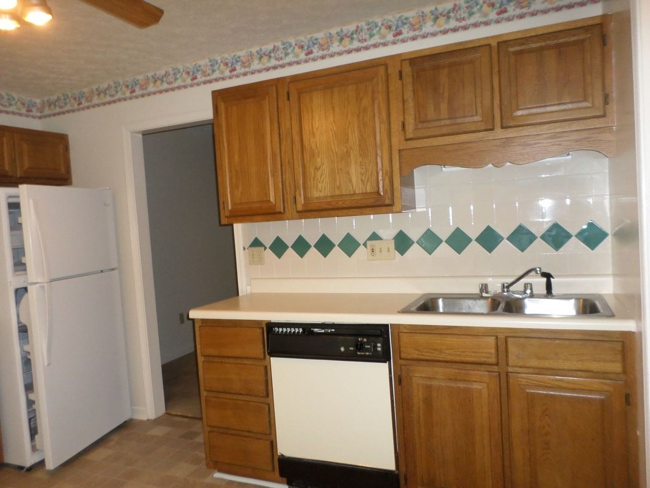 1724 Emerald St - Photo 2 of 18