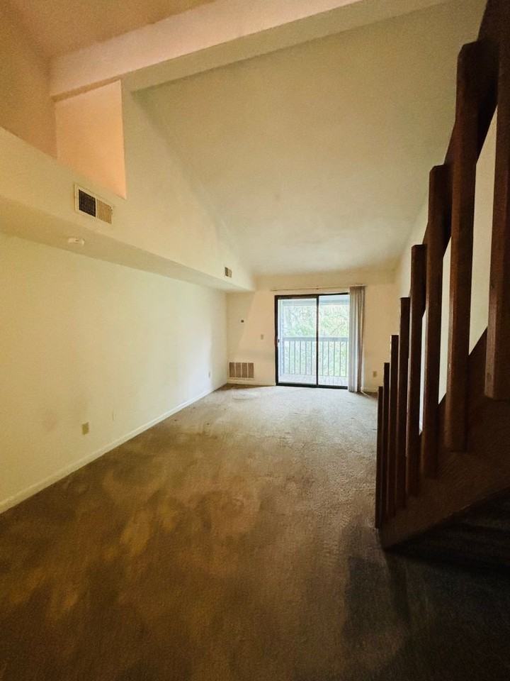 507 Sunridge Dr Apt N - Photo 3 of 14