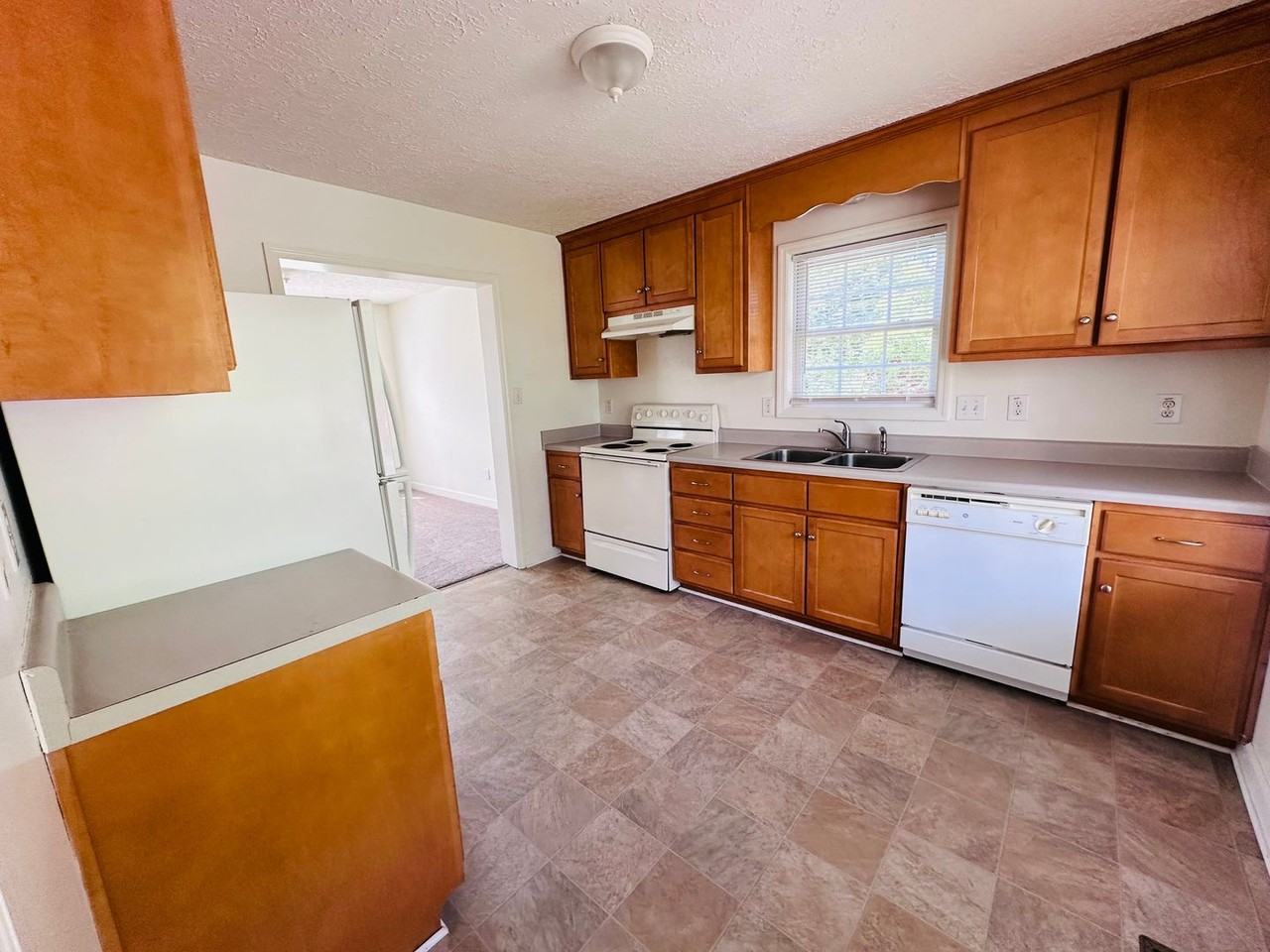 905 Progress St Nw - Photo 2 of 12