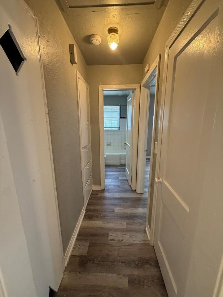 1122 Arkansas St - Photo 6 of 9