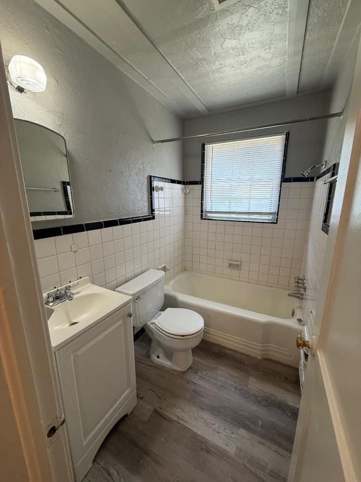 1122 Arkansas St - Photo 7 of 9