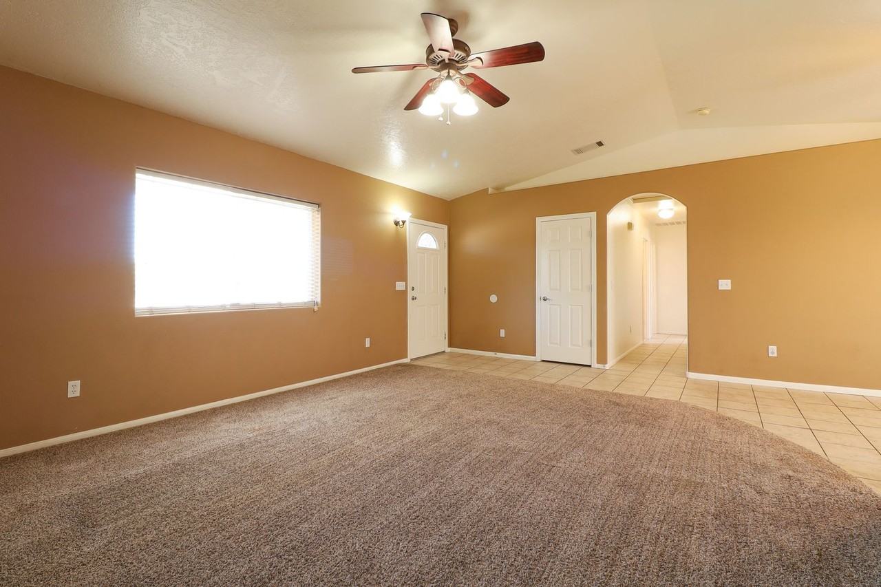 9727 Peach Ave - Photo 2 of 11