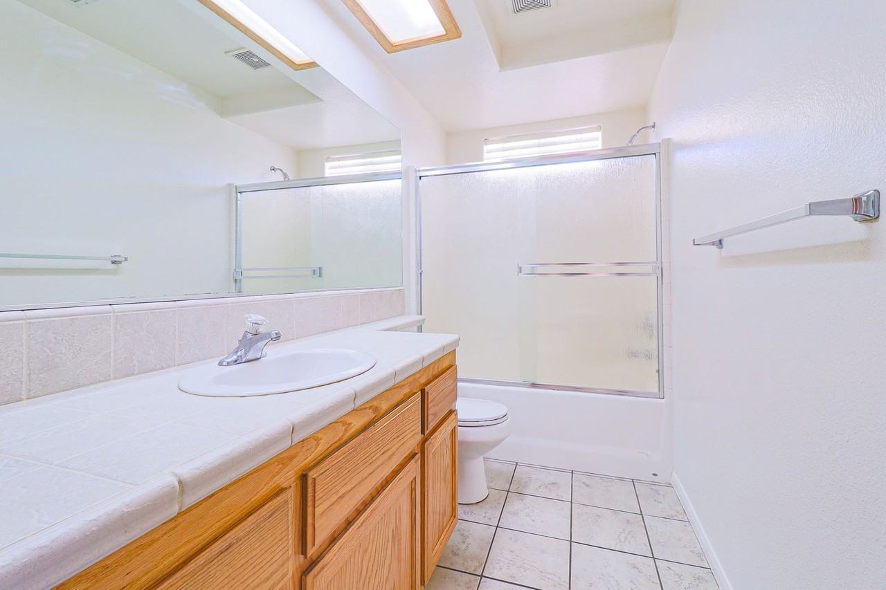 9727 Peach Ave - Photo 6 of 11