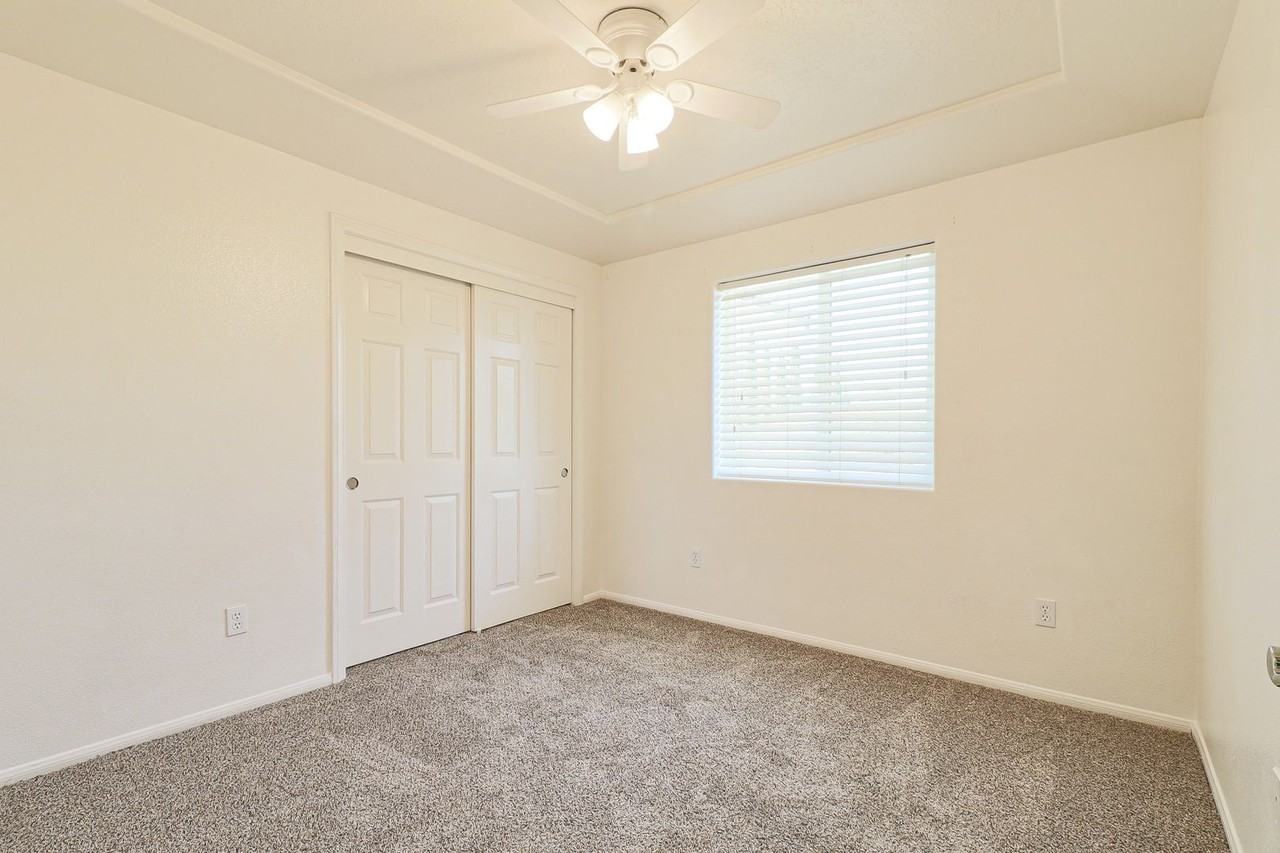9727 Peach Ave - Photo 7 of 11