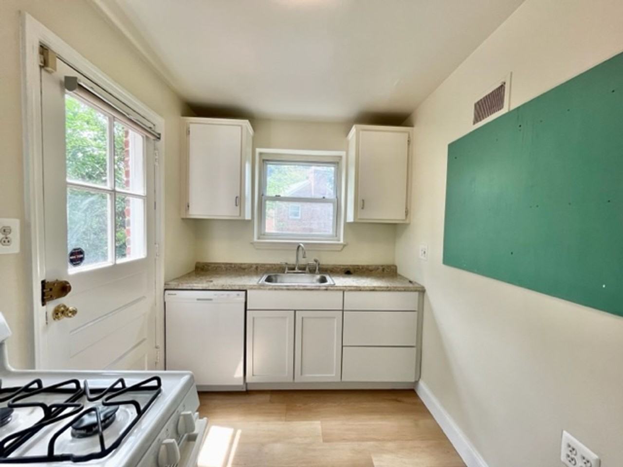 2702 Byron St - Photo 5 of 25