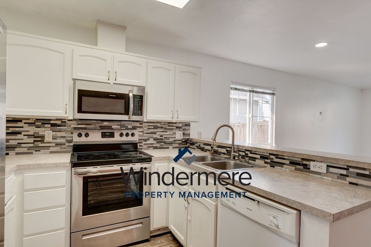 1153 Ne Cordero Pl - Photo 3 of 19