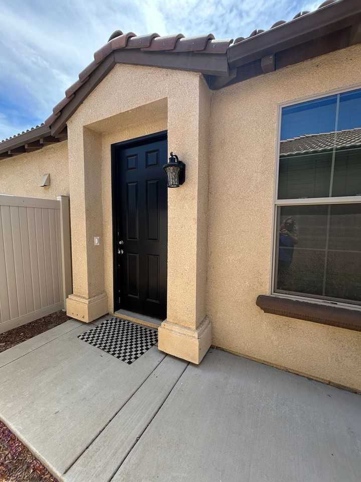 1866 W Roby Ave - Photo 2 of 12