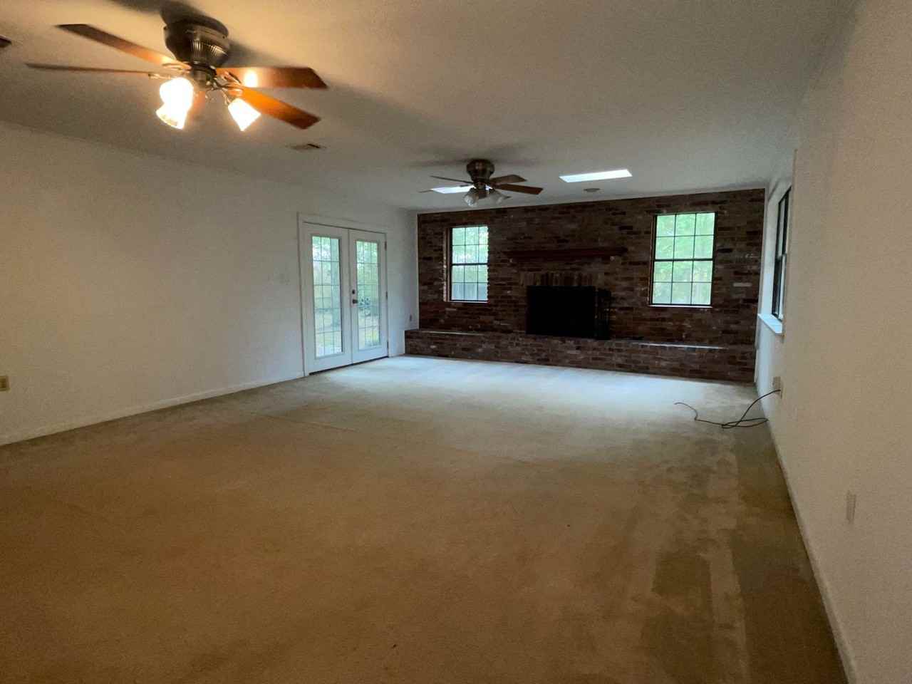 336 Country Club Blvd - Photo 4 of 41