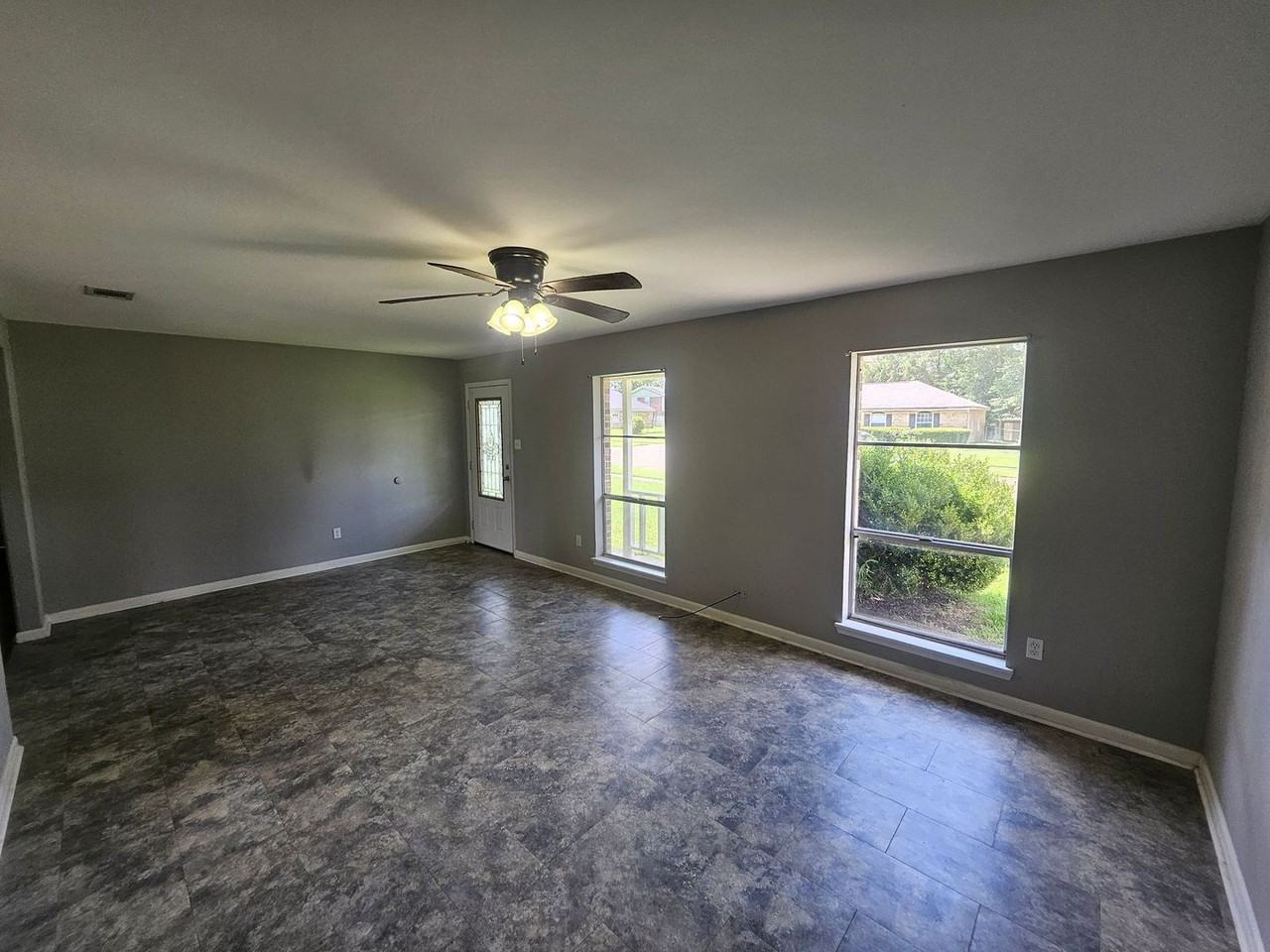 908 Green Briar St - Photo 2 of 12