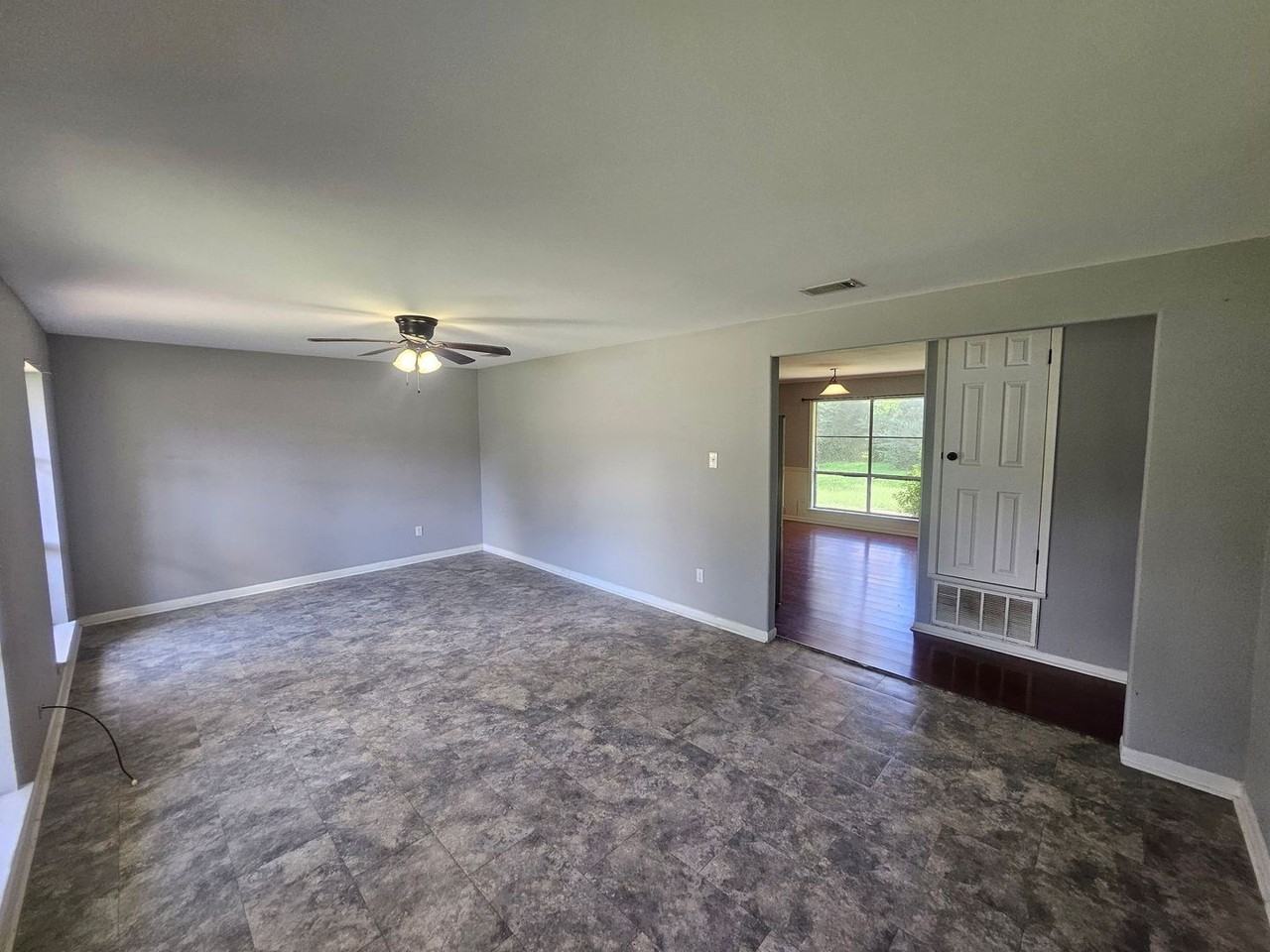 908 Green Briar St - Photo 3 of 12