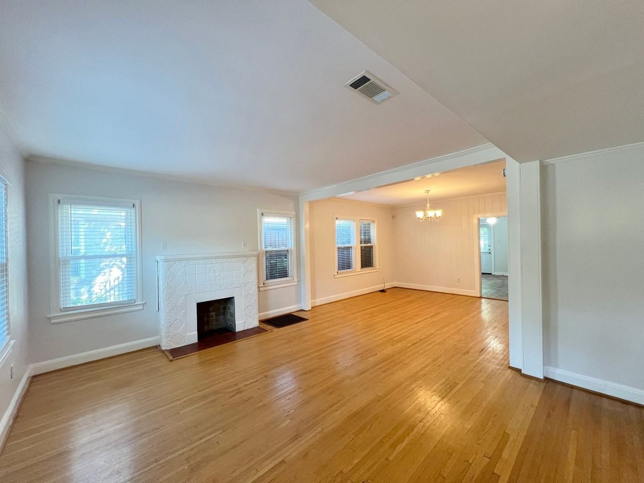 5314 Stoneleigh Ave - Photo 2 of 11